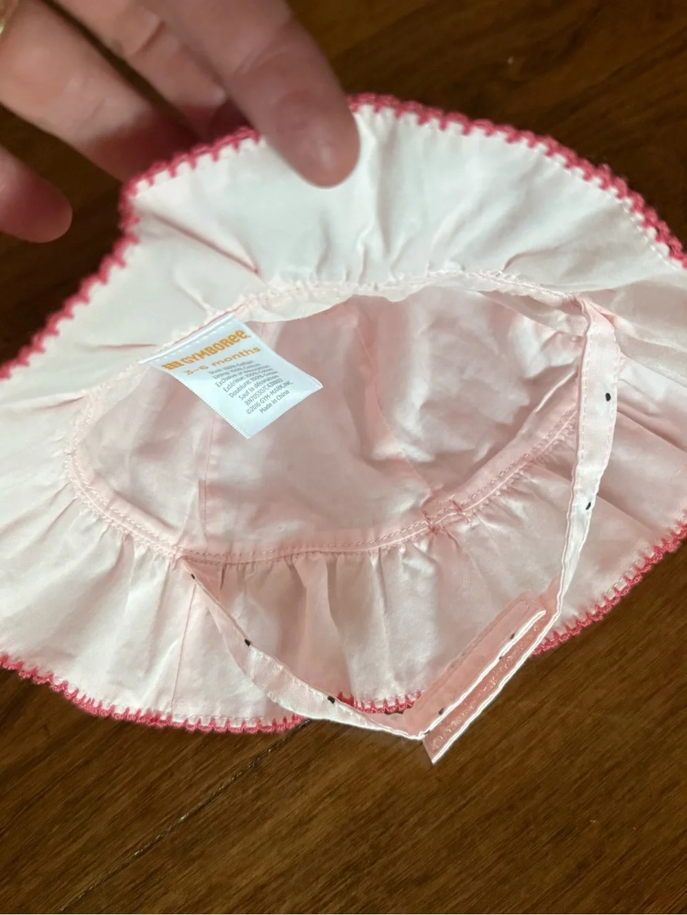 Gymboree brand new baby hat 3-6 months light pink white flowers Velcro strap